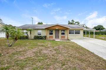 610 Charlotte Ave Tarpon Springs, FL 34689